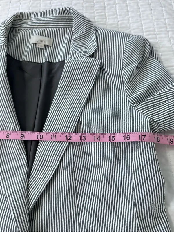 LOFT Women’s 6 Gray and White Stripes Blazer with Shoulder Pad Business Casual - Image 9