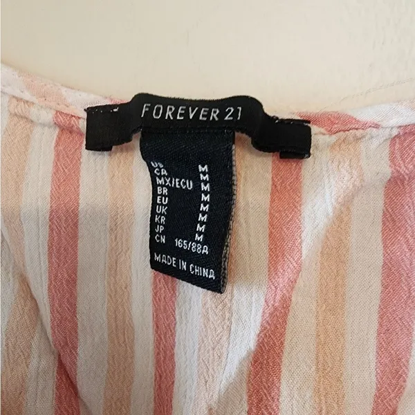 Forever 21 pink light cropped top size medium - Image 3