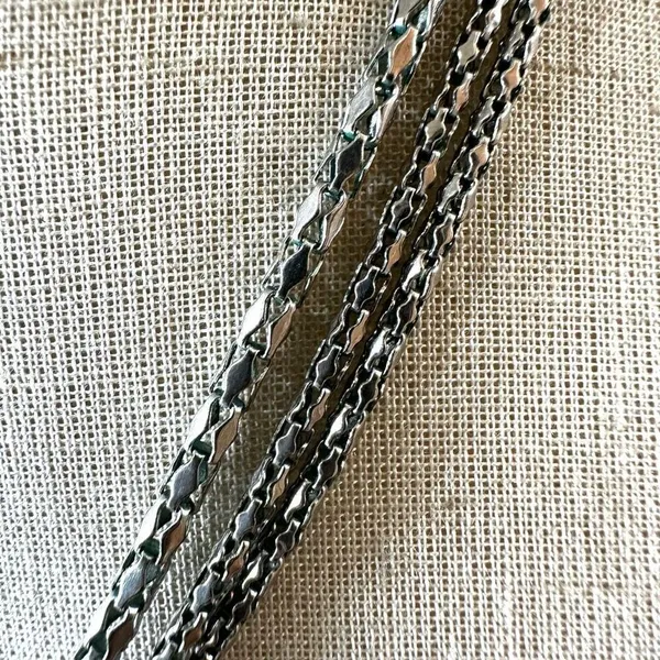 Silver tone Marcasite Heart Pendant necklace - Image 6