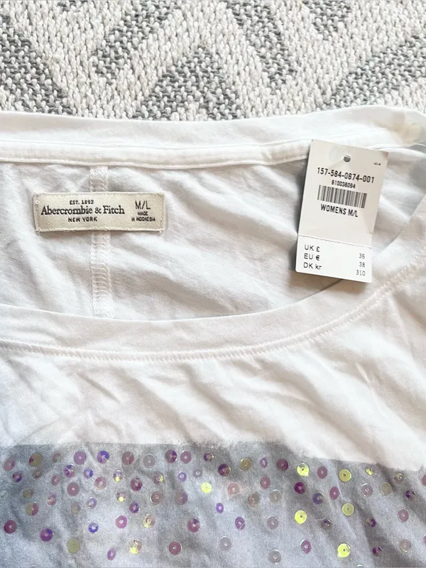 ABERCROMBIE & FITCH White Sequin Graphic Shirt Medium/Large NWT - Image 4