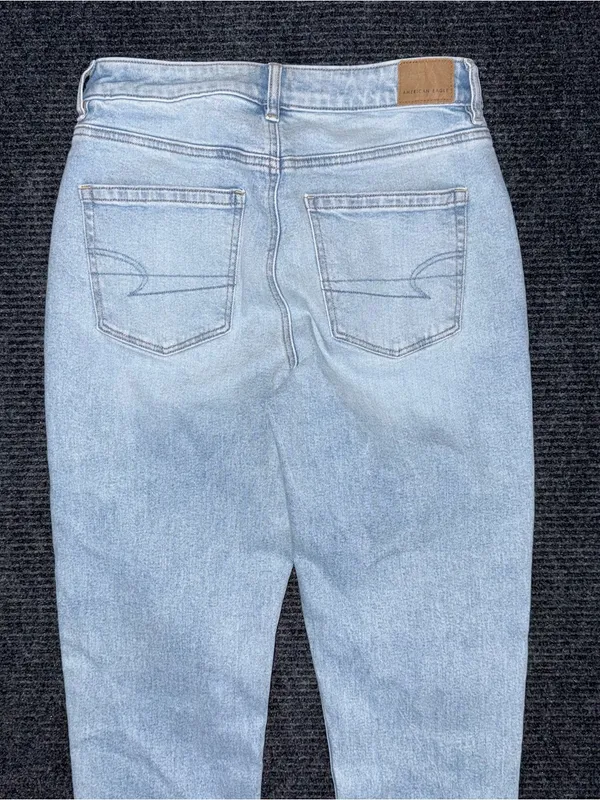 American Eagle Mom Jeans Light Wash High Rise Women’s 6 R Strigid Tapered 90s - Image 4