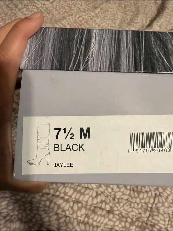 Jennifer Lopez (JLo) "Jaylee" Black Suede Boots. Size 7 1/2 - Image 4