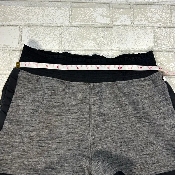 Lululemon Cool and Collected Women's Active Shorts Size 6 - Image 8