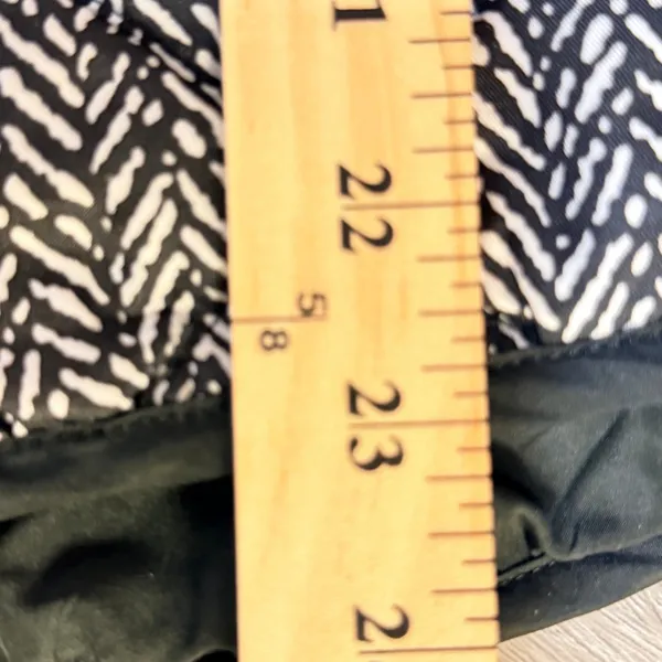 dee elle Women's Small Black & White Chevron Quilted Vest EUC b14 - Image 8