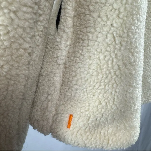 Lucy Asymmetric Zip Sherpa Jacket in Cream Size Medium‎ - Image 6