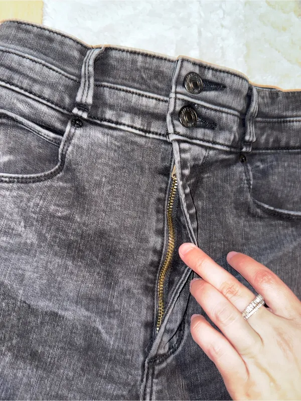 Abercrombie & Fitch Women's Skinny Washed Black Jeans - Image 2