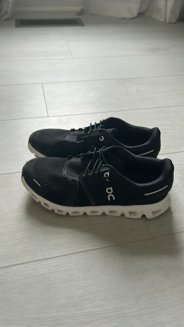 On Cloud Running Shoes - Image 6