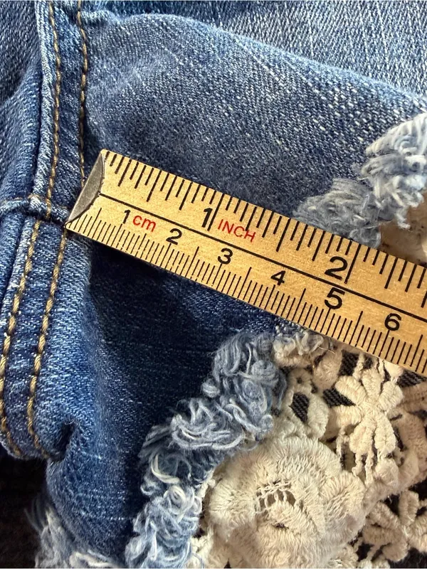 Altar'd State Women’s Cutoff White Lace Fringe Distressed Boho Jean Shorts Sz 27 - Image 12