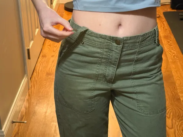 Universal Threads Green pants - Image 3