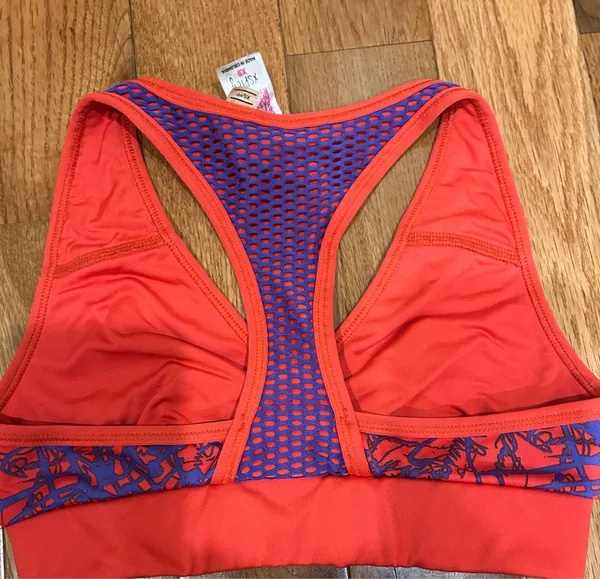 Zumba officials Zumba Scribble V-Bra in "Rev Me Up Red With Z-Dri technology XS - Image 11