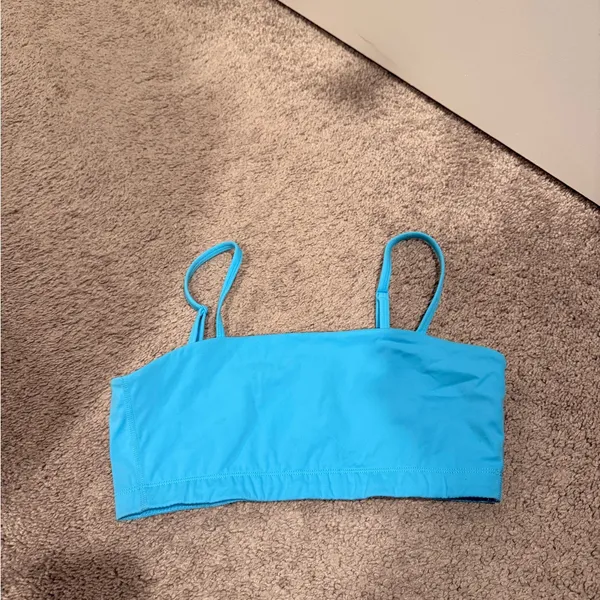 Amazon Women's Blue Sports Bra - Image 2
