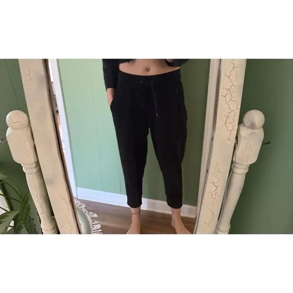 ASICS Women’s Black Cropped Joggers Stretch Athletic Tapered Pants M - Image 8