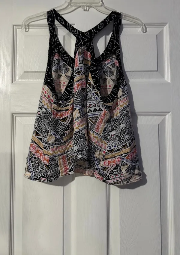 Xhilaration ladies sleeveless blouse is a junior size XL. - Image 7