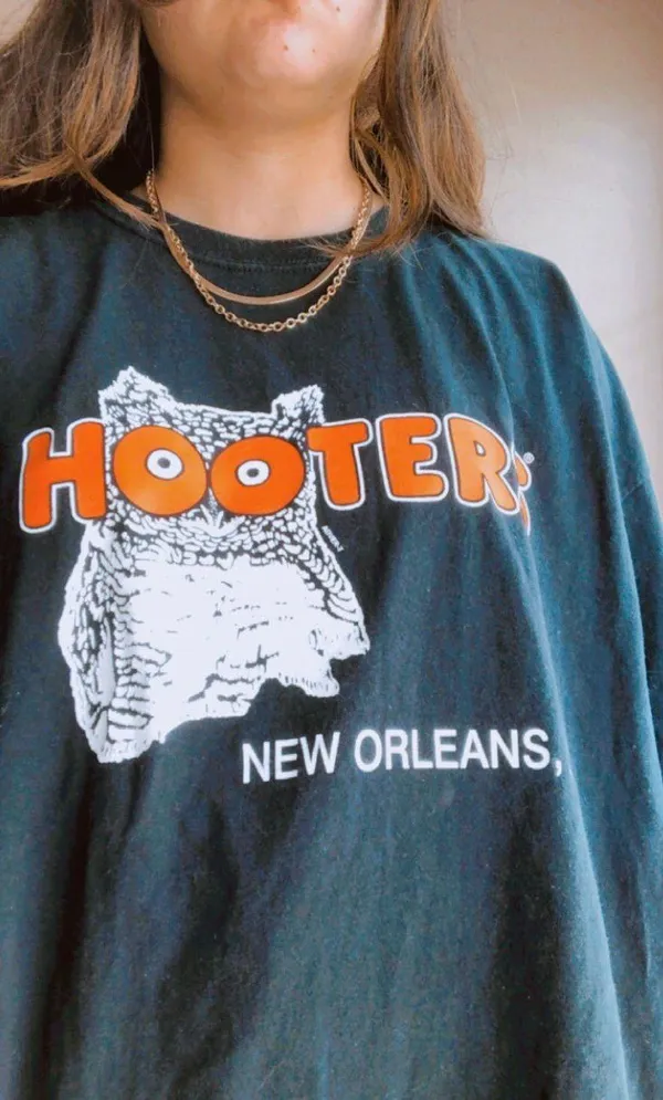Oversized Hooters Tee Graphic T Shirt New Orleans - Image 2
