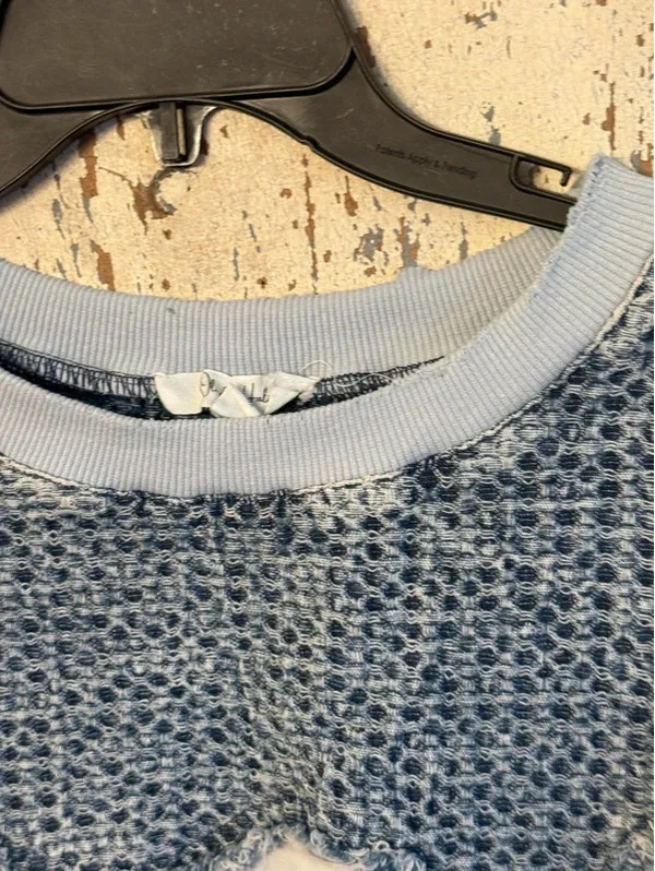 Oli & Hali Mixed Fabric Distressed Crewneck pullover, size small, gray/blue - Image 3