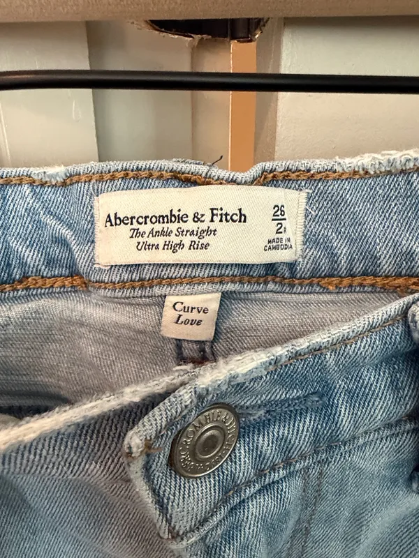 Abercrombie & Fitch Curve Love Ultra High Rise Ankle Straight Jeans - Image 5