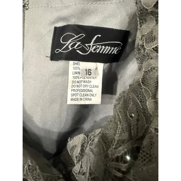 La Femme‎ 27982 Platinum Lace Off Shoulder Gown Size 16 NWOT - Image 6