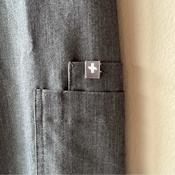 Figs Women’s Yola Skinny Scrub Pants‎ in Graphite Gray Size Small - Image 4