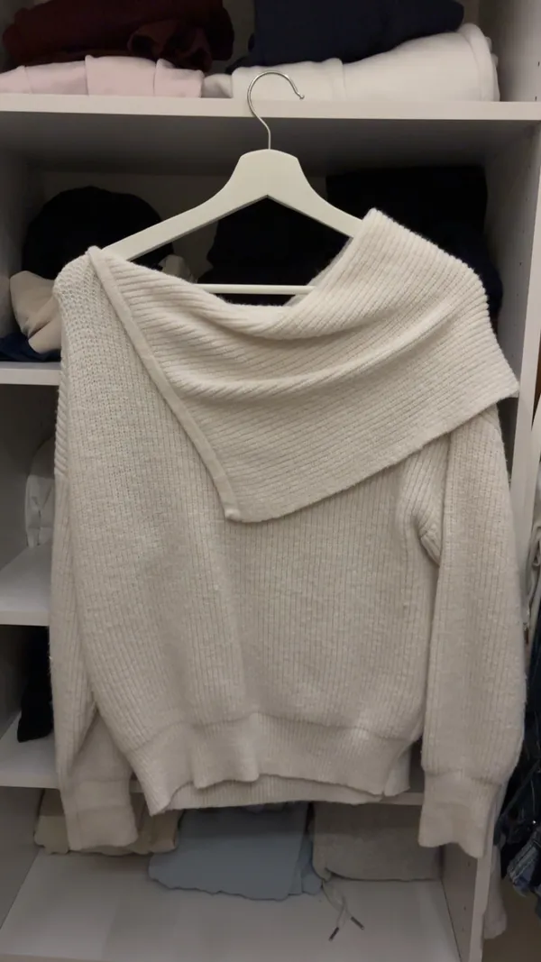 White off the shoulder sweater with ribbed texture - Image 2