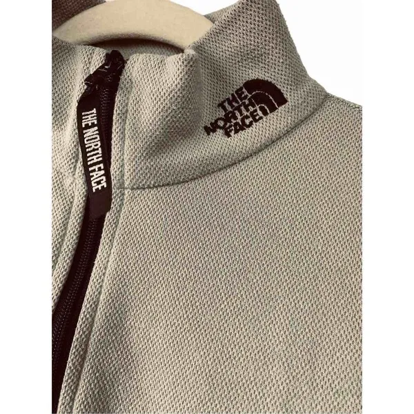 North Face 1/4 zip Pullover gray size small long sleeve - Image 2