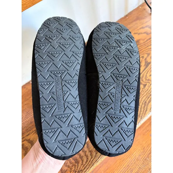 Minnetonka Cally Black Suede Moccasin Slippers Faux Fur‎ Lined 5M - Image 4