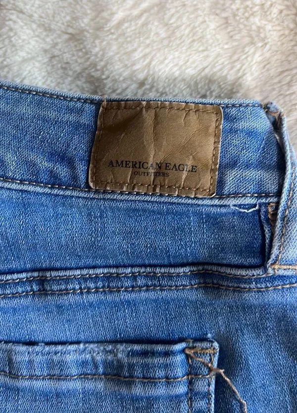 American Eagle High-Rise Ripped Jeans - Image 4
