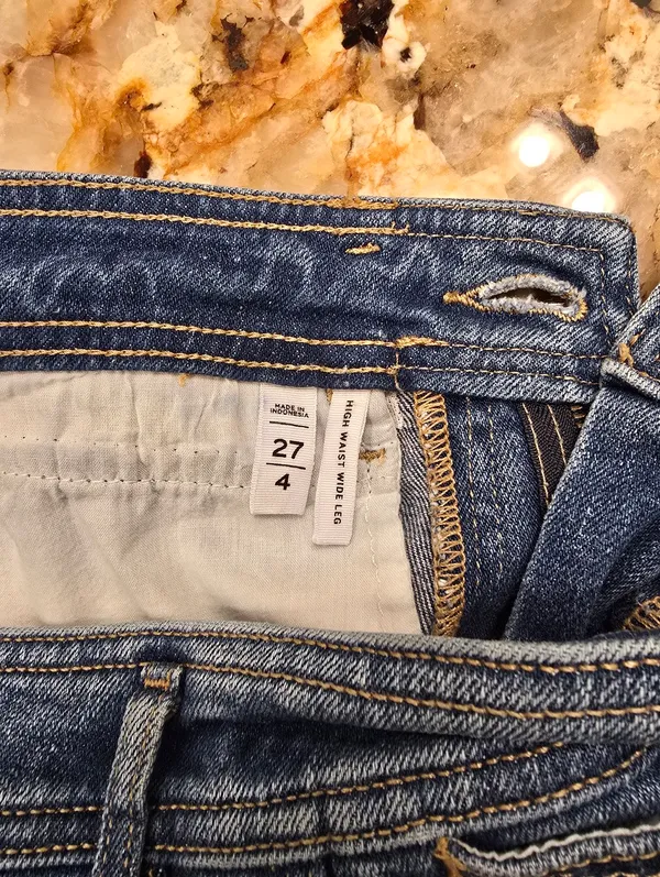 LOFT High-Rise Wide-Leg Cropped Jeans - Image 5