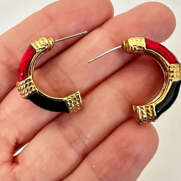 Red black and gold tone half hoop earrings - Image 2