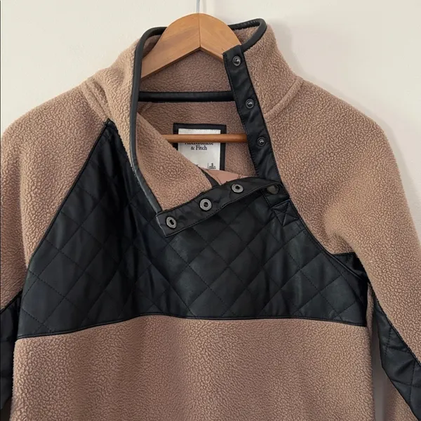 Abercrombie & Fitch Asymmetrical Snap-Up Fleece Faux Leather Pullover Size S - Image 6