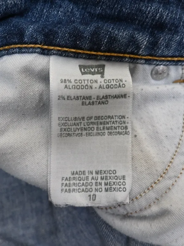 Levi's Women's Straight 526 Jean 10 - Image 10