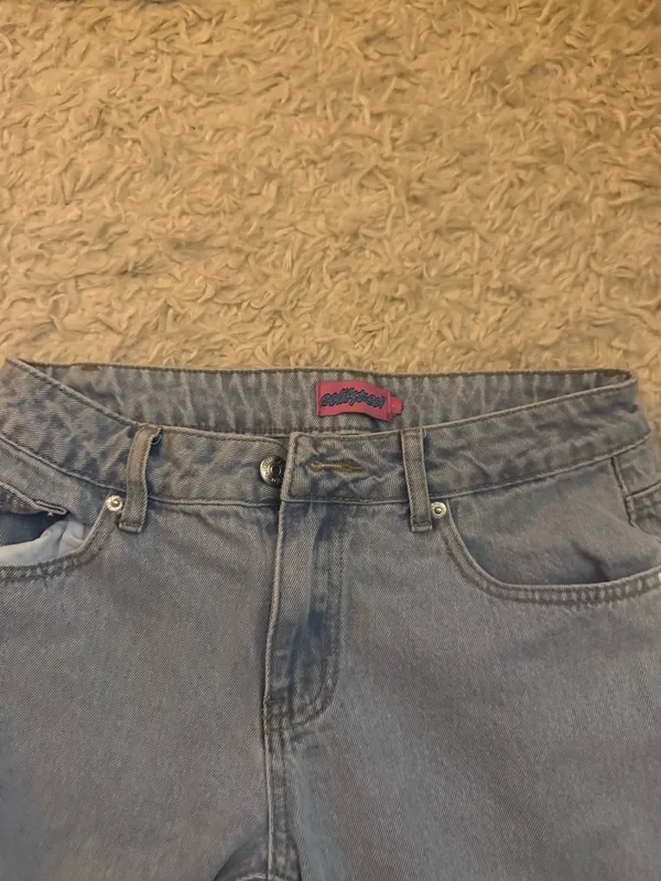 Edikted Petite Low-Rise Jeans - Image 2