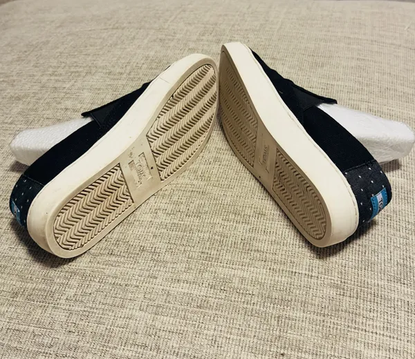 Toms Slip-On Black Canvas Shoes - Image 4