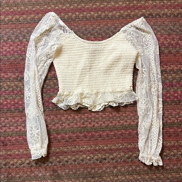 Jolt Boho Cream Ruched Lace Long Sleeve Crop Top - Image 4