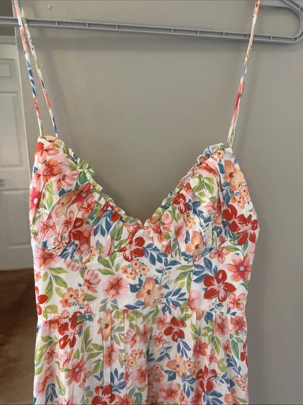 $99 Selfie Leslie x Indikah Floral Midi Dress - NWOT, Size Small - Image 4