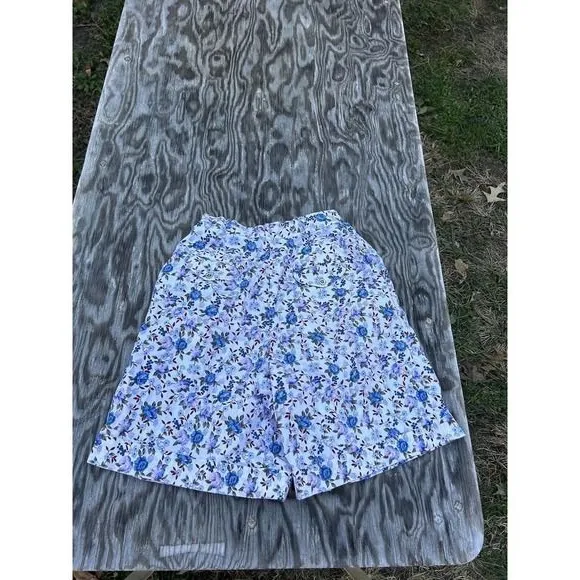 Vintage Prestwyck Womens‎ Shorts Small White Blue Floral Cotton Cottage Spring - Image 5
