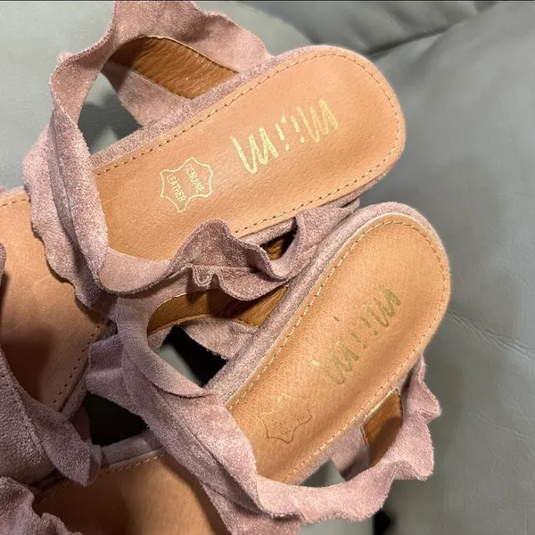 Mi.iM Blush Suede Ruffle Heels Pink Size 6.5 - Image 4
