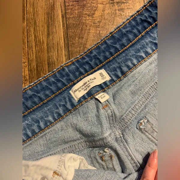 Light Blue Jeans High Rise 90s Relaxed Jean Abercrombie Double Waistband spring - Image 10