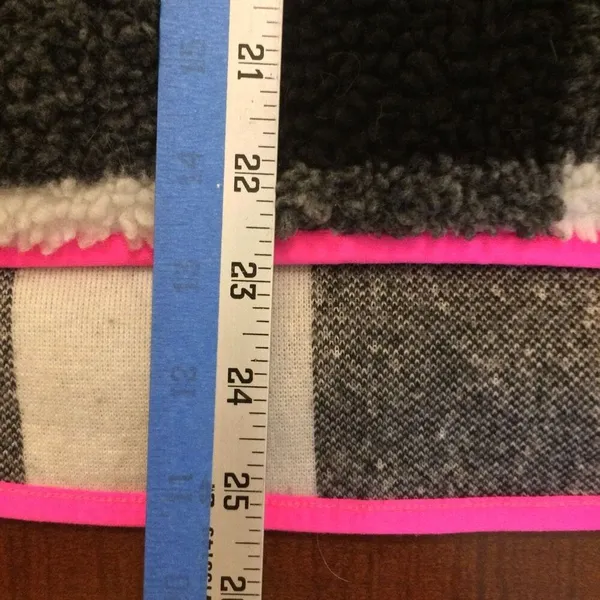 Vineyard Vines Sherpa pullover black white medium - Image 3
