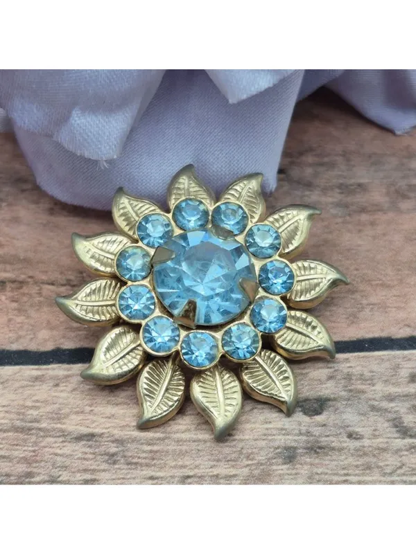 Vintage Blue Rhinestone Flower Brooch Gold Tone Leaf Floral Pin Unsigned 1.25” - Image 2