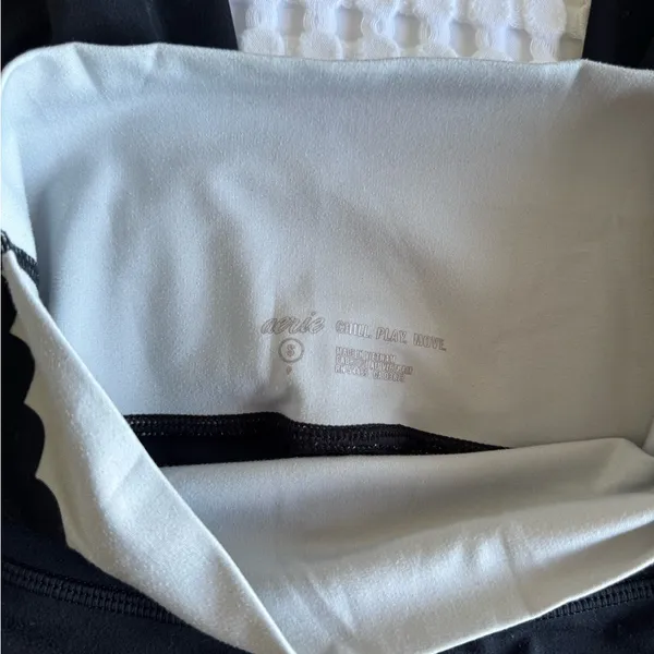 Aerie Black and Gray Scalloped 7/8 Leggings - Image 3