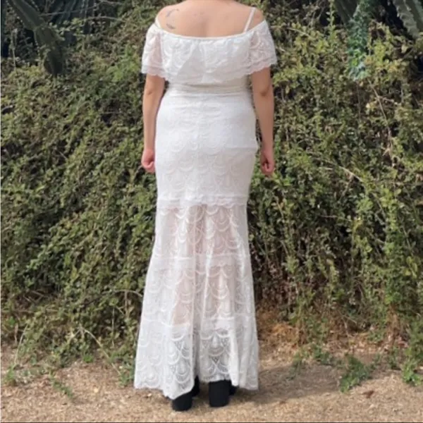 Elegant Off-Shoulder White Lace Dress - Image 2