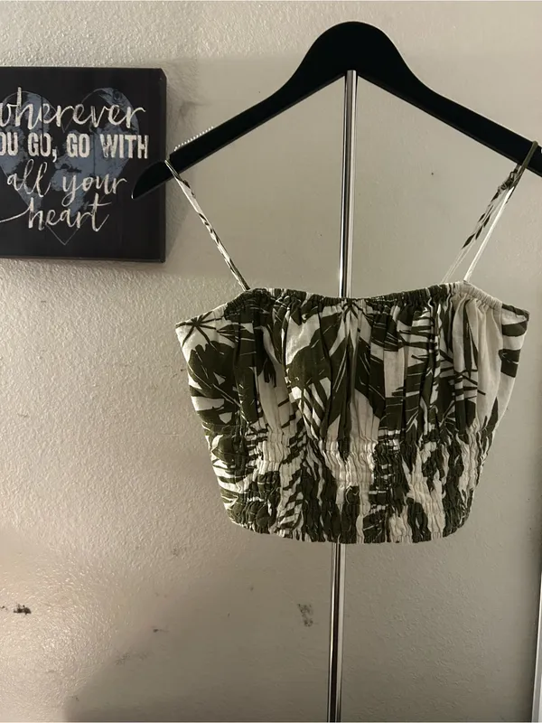 Abercrombie & Fitch Olive Green Leaf Print Pleated Shorts - Image 5