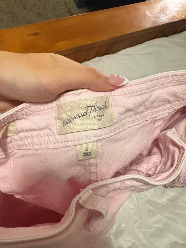 Universal Threads Pink Jeans - Image 3