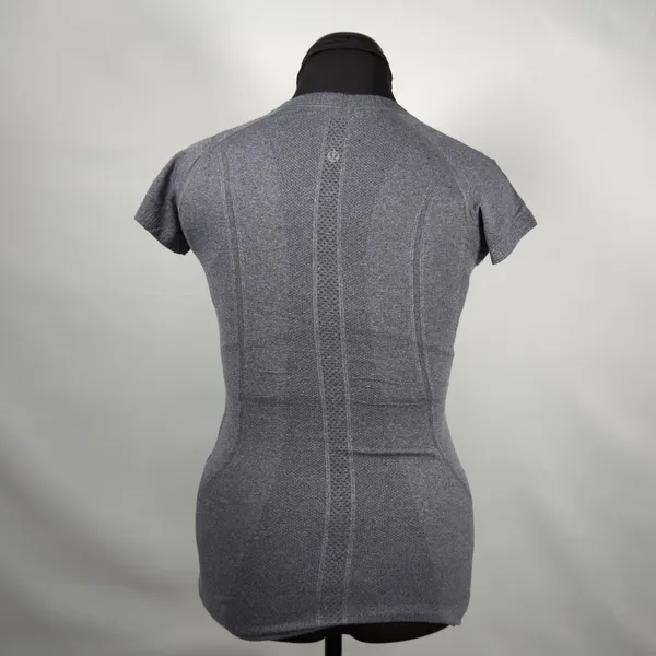 Women’s Lululemon Heathered Slate Swiftly Tech Hip Length Crew Neck Tee Size 6 - Image 3