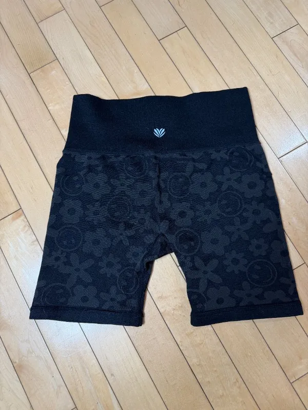 Forever 21 Flower Smily Face Bike Shorts Spandex Size Medium Black Gray - Image 4