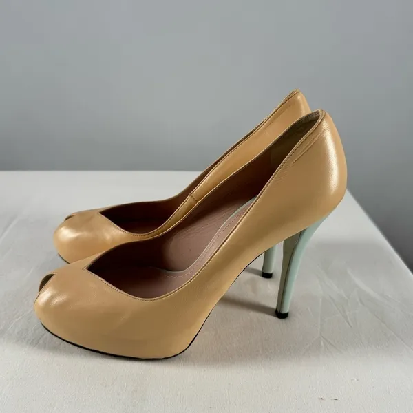 Stuart Weitzman Leather Peep Toe Stiletto‎ Heel Pump in Tan and Blue Size 8.5 - Image 2