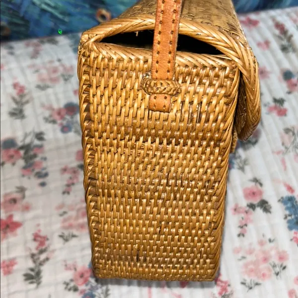 Vintage Tan Woven Shoulder Bag with Leather Strap - Image 4