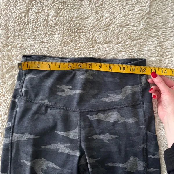 Athleta Ultimate Stash Pocket 7/8 Leggings Gray Camo Activewear Small - Image 6