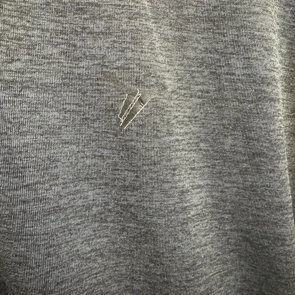 Old Navy Women’s‎ Gray T-Shirt - Image 2