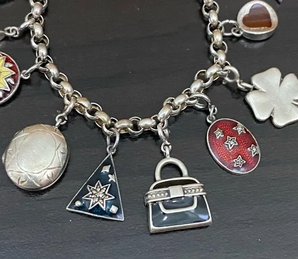 Sterling Silver Vintage 925 12 Charms Bracelet - Image 9